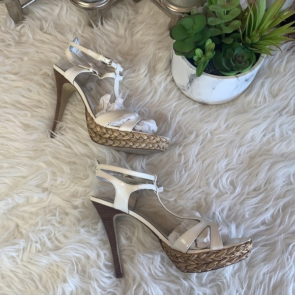 Guess By Marciano White Leather High Heel Sandal Size 7.5 - Picture 2 of 15